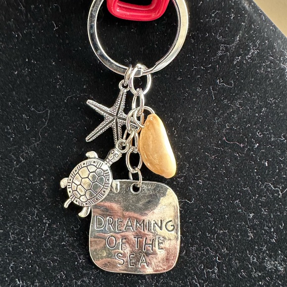 💥10/$10 Silver and Gold Sea-Themed Keychain - Picture 1 of 4